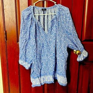 Jones & Co. Blue Floral Women's Top